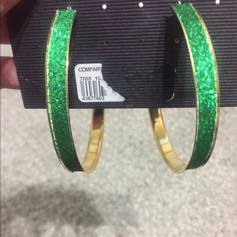 New ! Beautiful sparkly green earring !